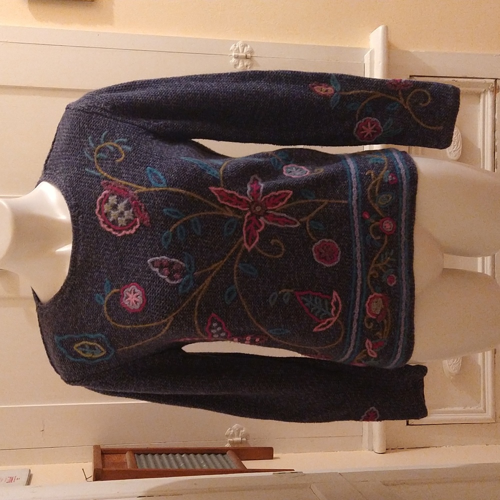 Coldwater Creek blue embroidered sweater Sz M